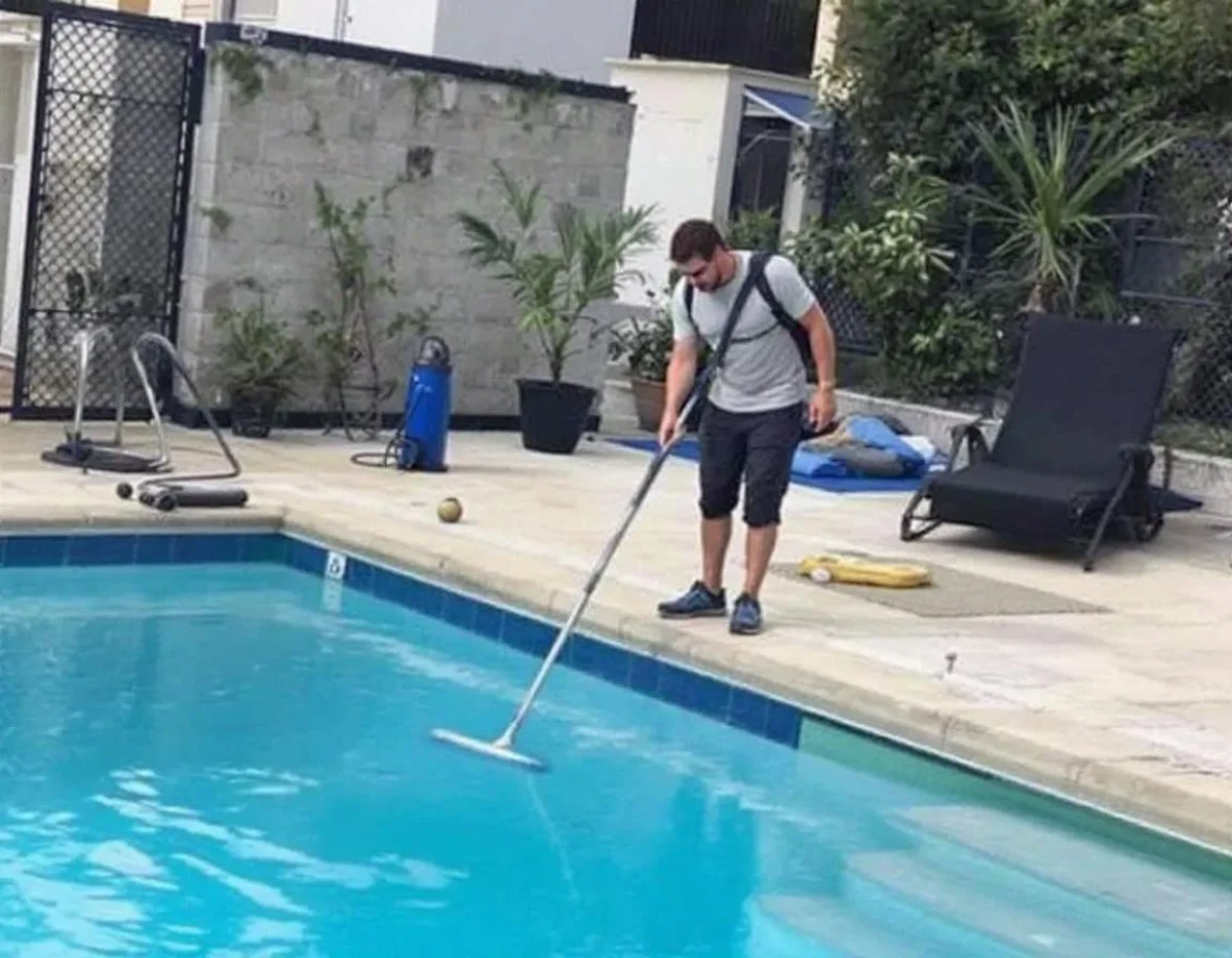 Guide complet : Les tâches fondamentales du métier de pisciniste